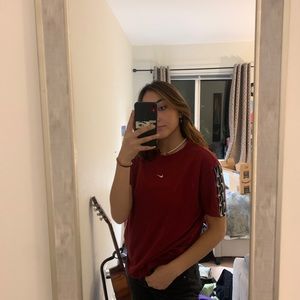I’m selling a burgundy Nike tee shirt!